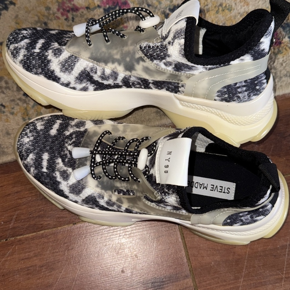 Steve Madden Monochrome Patterned Sneakers